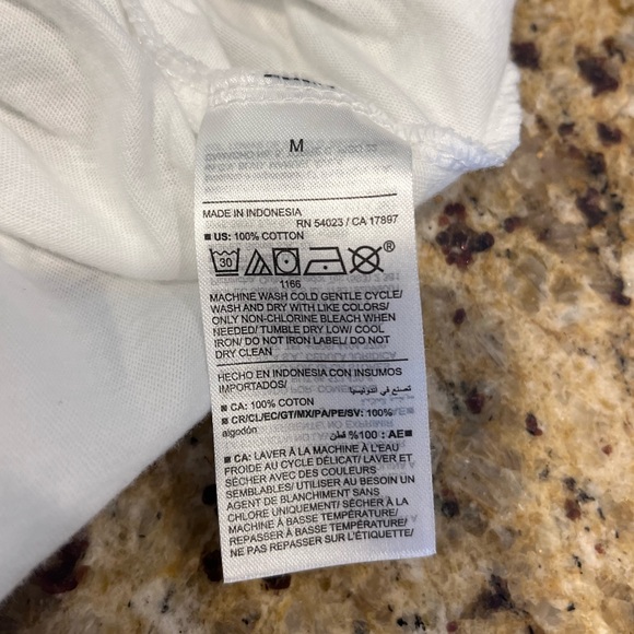 Old Navy Sleeveless V-neck Tee - Picture 5 of 5